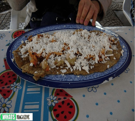 Topping the Huaraches * Cover huarache with a thin layer of beans. Heat up your beans in the microwave. Do not heat up the beans while inside of can. * Add cooked meat, tofu, or veggies on the top of the layer of beans to your huarache. you can use your protein choice with ingredients like chili powder, cumin.\, salt, and lime juice. * Top your huarache with cut lettuce or obliterated cabbage. On the off chance that you may require you can toss some cilantro on the top lettuce or cabbage. * Add hacked onion and tomato for real flavor alternatives. Add cut onion and tomato for genuine flavor decisions * Sprinkle an even layer of shredded cheese on the top of lettuce. You can also use goat or cheddar cheese. * Add a dollop of sour cream and salsa. * Take a bite when you are set up to take a dive.
